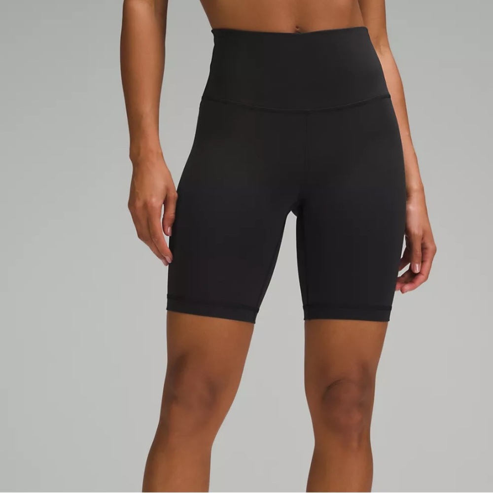 NWT Wunder Train High-Rise Short 8"
